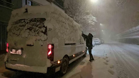 Tatvan'da Kar Yağışı Hayatı Olumsuz Etkiledi