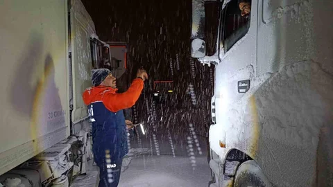 Tendürek Geçidi'nde Yoğun Tipi Etkili Oldu