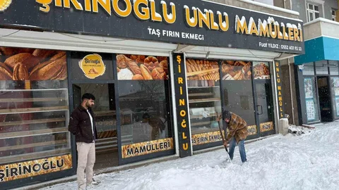 Diyadin'de Kar Yağışı Hayatı Olumsuz Etkiledi