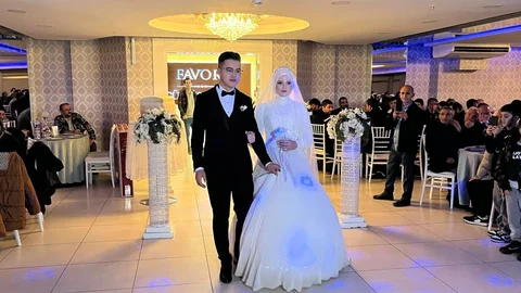 Bursa'da Çift Dünyaevine Girdi