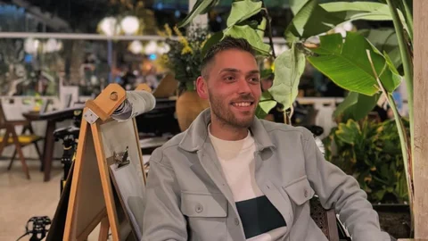 Lüks Araç Alt Geçide Çarptı