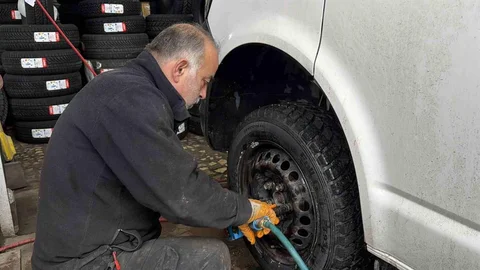 Düzce'de Kar Yağışı ve Kış Lastiği Telaşı