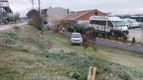 Balıkesir'de Otomobil Şarampole Uçtu