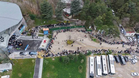 Bursa'da Uzun Teleferik Kuyruğu