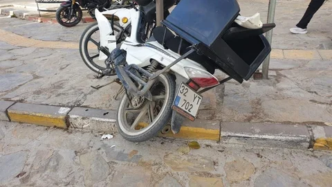 Isparta'da Otomobil ve Motosiklet Çarpıştı