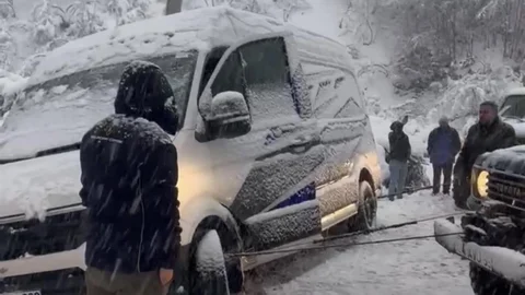 Düzce'de Minibüs Kurtarıldı