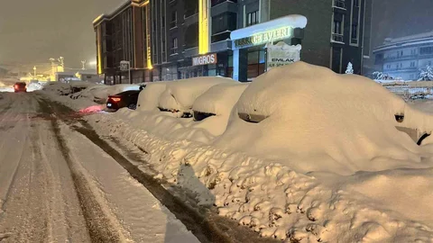 Karabük'te Araçlar Kar Altında Kaldı