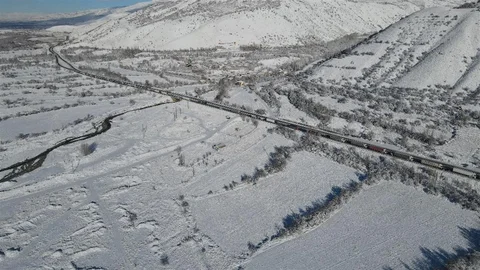 Erzincan'da Tır Kazası Sonucu Uzun Araç Kuyruğu