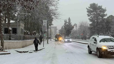 Diyarbakır'da Kar Yağışı Zorluklar Yarattı