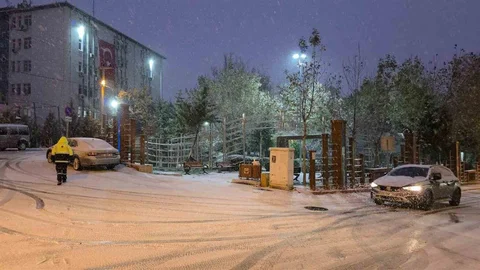 Ergani'de Buzlu Yollar Sorunu