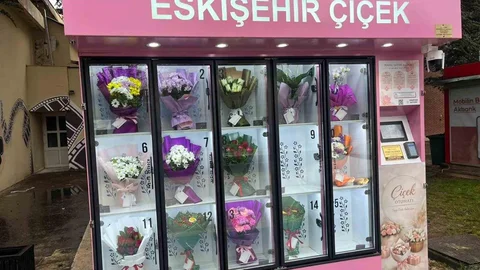 Eskişehir'de Çiçek Otomatı Dikkat Çekiyor