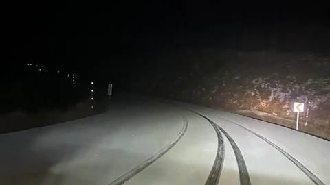 İzmir'de Mevsimin İlk Karı Yağdı