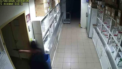 Eski Eşine Silahlı Saldırı Anları Kamerada