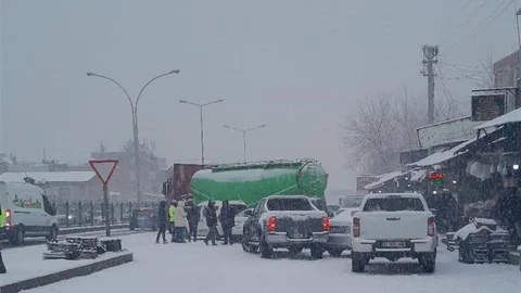 Diyarbakır'da Kar Yağışı Nedeniyle Kaza