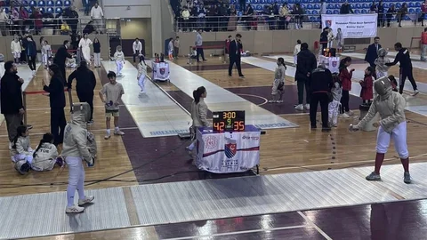 Eskişehir'de Eskrim Kılıç Türkiye Kupası Düzenlendi