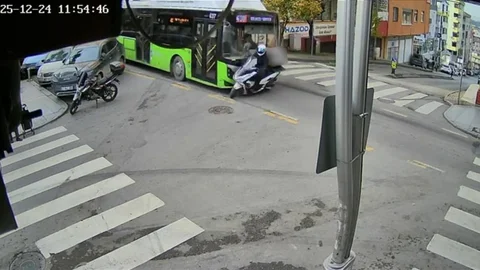 Kocaeli'de Otobüs ve Motosiklet Çarpıştı