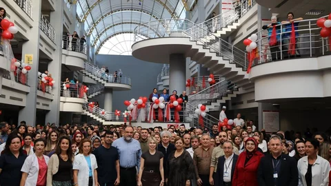 Akdeniz Üniversitesi Hastanesi'nde Yeni Yıl Kutlaması