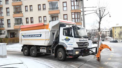 Pursaklar’da Karla Mücadele Çalışmaları