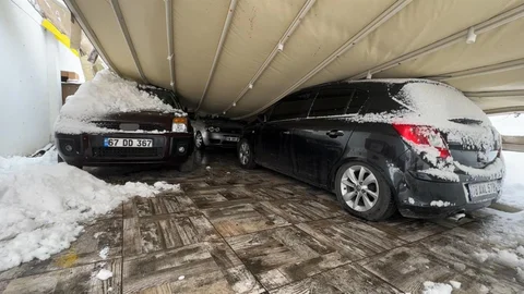 Safranbolu'da Garaj Çöktü, Araçlar Zarar Gördü