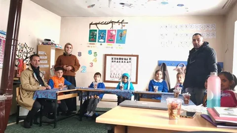 Köy Okuluna Waffle İkramı Yapıldı