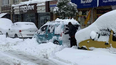 Bolu'da Yoğun Kar Yağışı Etkili Oluyor