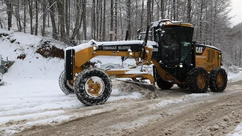 Osmangazi'de Karla Kapanan Yollara Müdahale