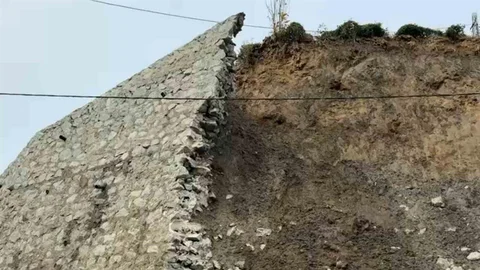 Rize'de İstinat Duvarı Çöktü