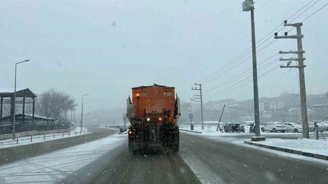 Siirt'te Karla Mücadele Devam Ediyor