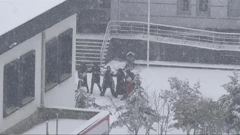 Diyarbakır'da Öğrenciler Kar Eğlencesi Yaşadı