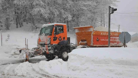 Bolu Dağı'nda Yoğun Kar Yağışı Etkili Oluyor