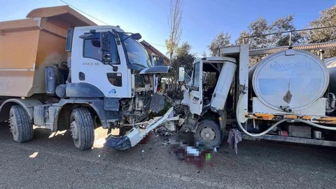 İzmir'de Kamyon ve Kamyonet Çarpıştı