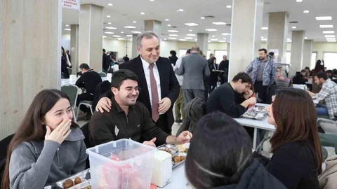 Rektör Altun, Kayseri'de Öğrencilerle Buluştu