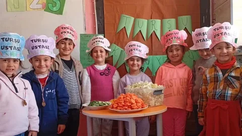 Diyadin'de Miniklerden Turşu Şenliği