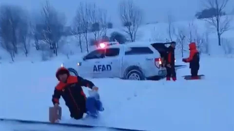 Bolu'da Kar Yağışı Nedeniyle Yol Kapalı