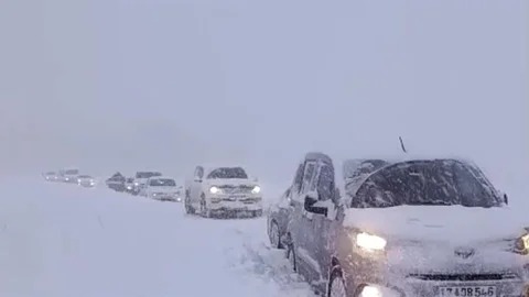 Yüksekova'da Kar Yağışı ve Tipi Etkili Oldu