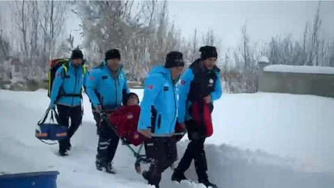 Yüksekova’da KOAH Hastası İçin Zamanla Yarışıldı