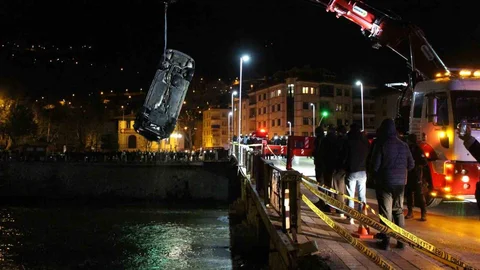 Amasya'da Köprüden Nehre Uçan Araçta 1 Ölü