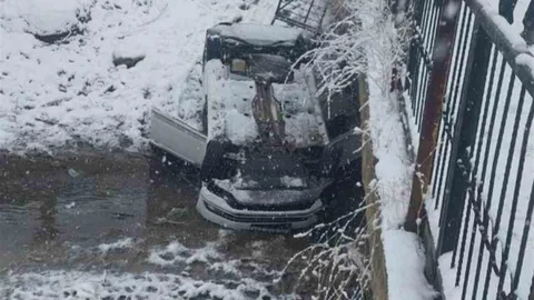 Otomobil Köprüden Düştü: İki Yaralı