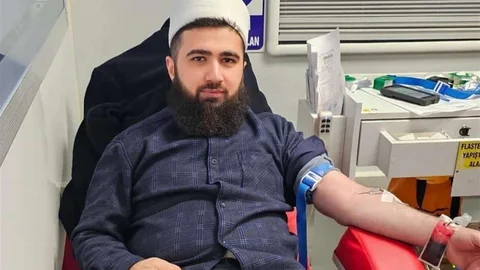 İmam Cemaatiyle Kan Bağışında Bulundu