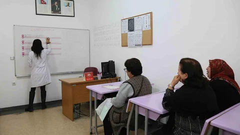 Keçiören'de Okuma Yazma Kursları Devam Ediyor