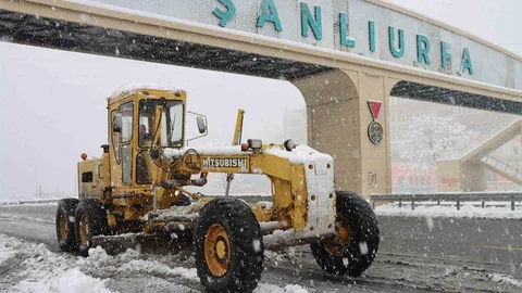 Şanlıurfa'da Karla Mücadele Devam Ediyor