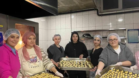 Erkekler Pizza, Kızlar Kurabiye Hazırladı