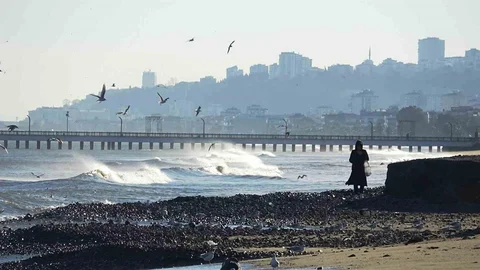 Samsun'da Fırtına Sonrası Taşlı Kıyılar