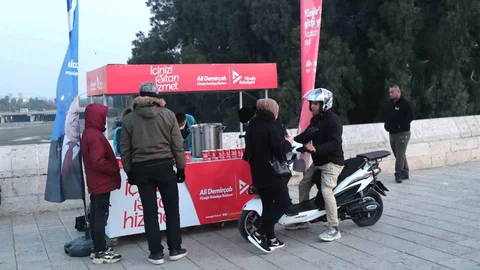 Yüreğir'de Sıcak Çorba İkramı