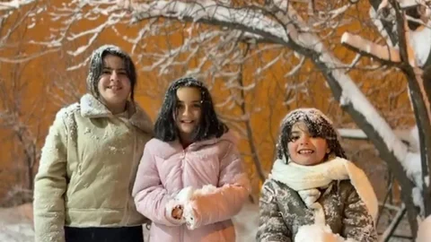 Hakkari'de Çocuklar Kar Eğlencesi Yaşıyor