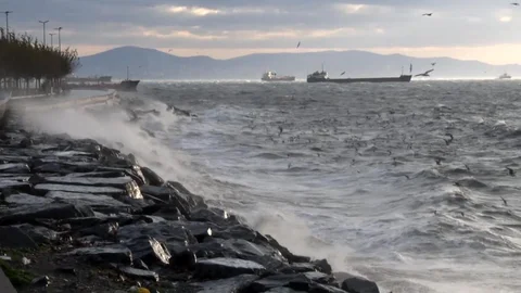 İstanbul'da Fırtına Etkili Oluyor