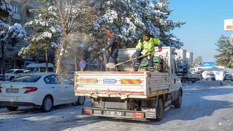 Diyarbakır'da Kaldırım Temizliği