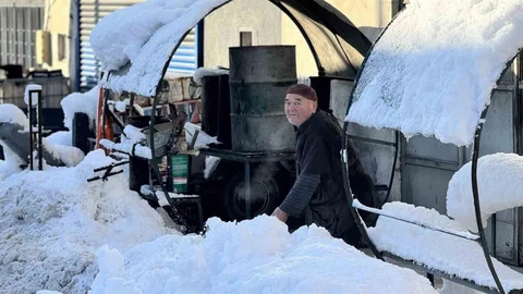 Karabük'te Esnaf Karla Mücadele Ediyor