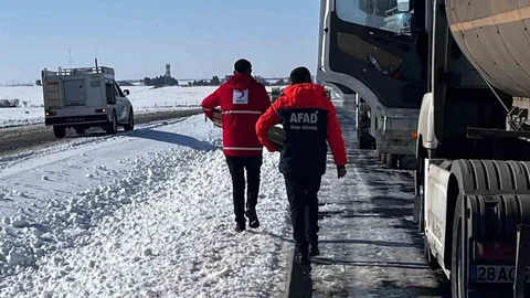 Cizre'de Tır Şoförlerine Destek