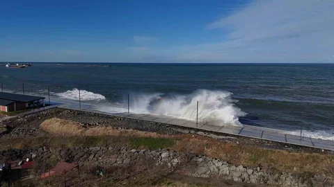 Karadeniz'de Fırtına ve Dalgalar Görüntülendi